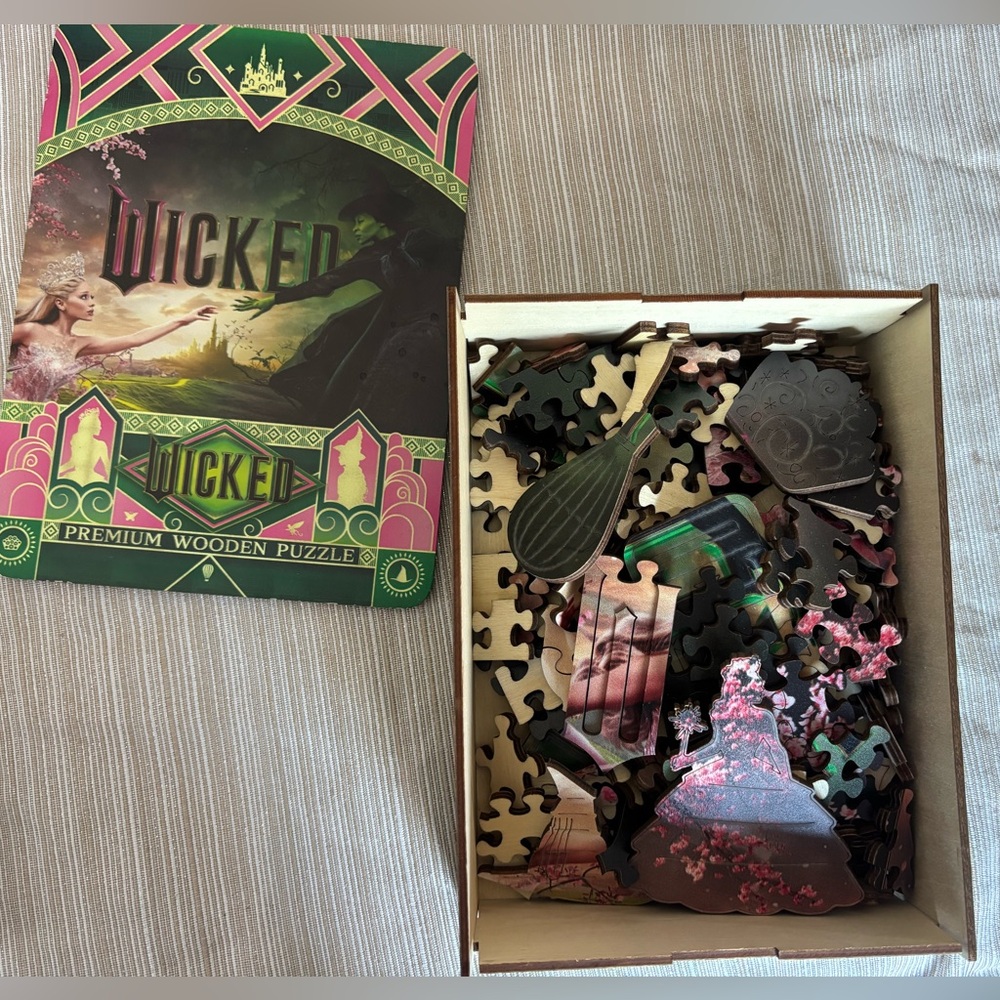 Wicked Premium Wooden Puzzle - Green and Pink